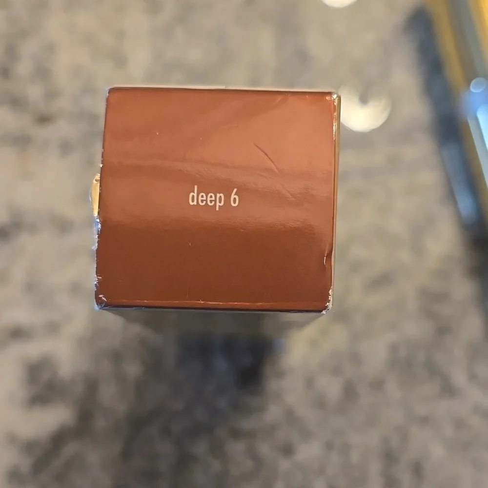 Stila Hide & Chic Foundation - Shade Deep 6